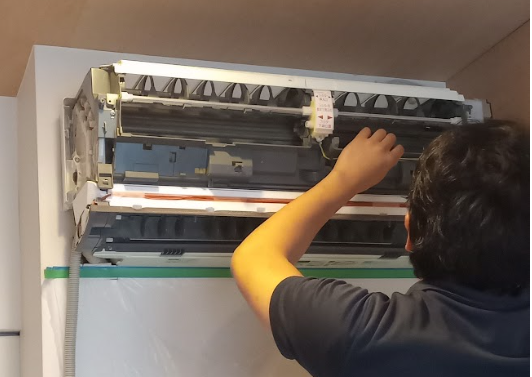 お掃除機能ありエアコン 分解