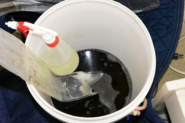 くらしのマーケット エアコンから出た黒い水