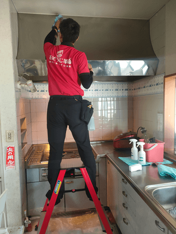 おそうじ革命のキッチンクリーニング:レンジフード・換気扇(表面)の掃除