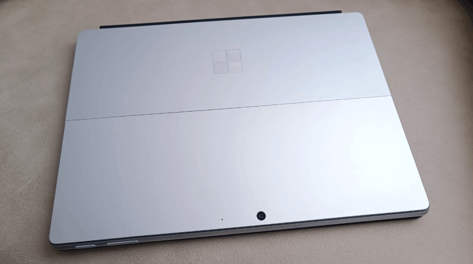 筆者が実際に使っているマイクロソフトサーフェスの写真