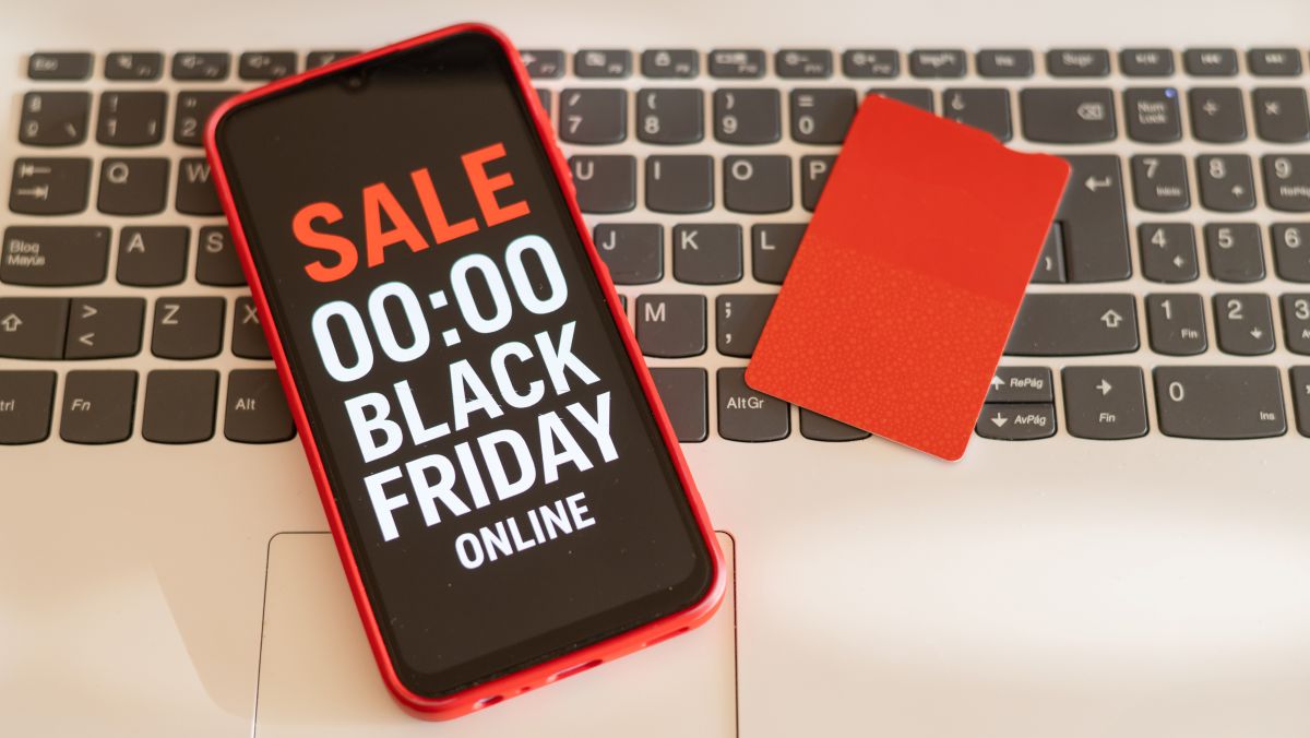 iPhone se 第二世代　128G ブラックフライデー31日までお得！ Amazonブラックフライデー」に「iPhone SE（第2世代）」や「iPhone XR