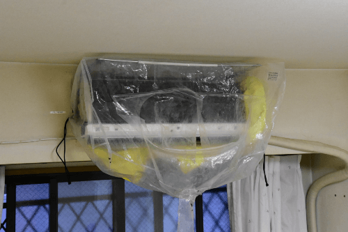 くらしのマーケット エアコンクリーニング 養生されたエアコン