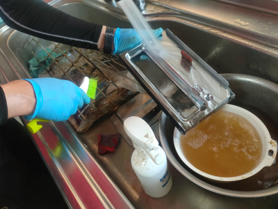 おそうじ革命 キッチンクリーニング 魚焼きグリルを手洗い