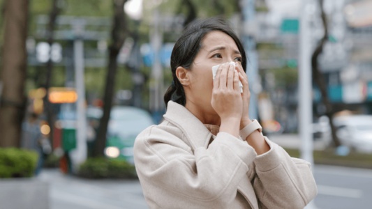 2026年春の花粉飛散は「極めて多い」。花粉対策に有効な空気清浄機の使い方＆気になる電気代を徹底解説