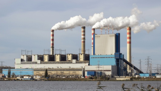 イラン情勢が夏の電気代を押し上げる？いくら上がる？政府の対応は？