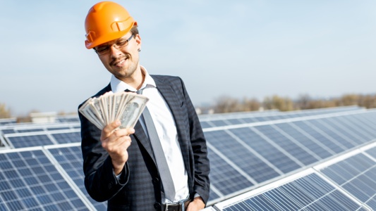 再エネ賦課金はいつ更新される？2026年度は値上げ？電気代への影響を徹底解説