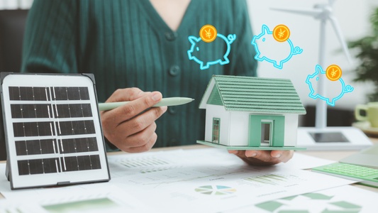 太陽光発電やめたほうがいい？【200人にアンケート】電気代の節約には効果的という事実